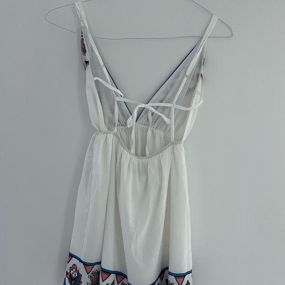 Sabo Skirt - White Backless Dress - Picture 5 of 5